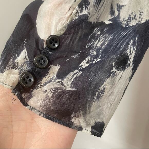 Classiques Entier Grey & White Silk Floral Print Ruffled Wrap Blouse Top Women M - Picture 4 of 10